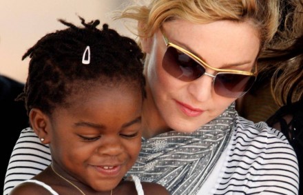 Madonna adotta due gemelle in Malawi